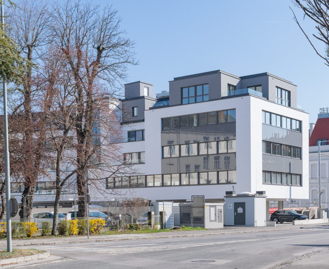 Blick auf das Geb&auml;ude vom Europaplatz