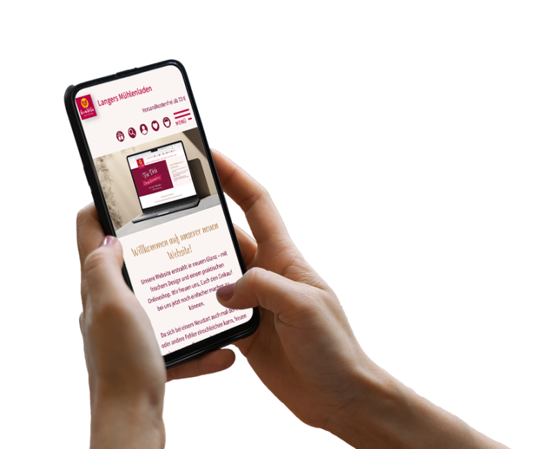 Hand h&auml;lt Smartphone, darauf ist ein Screenshot der Website zu sehen