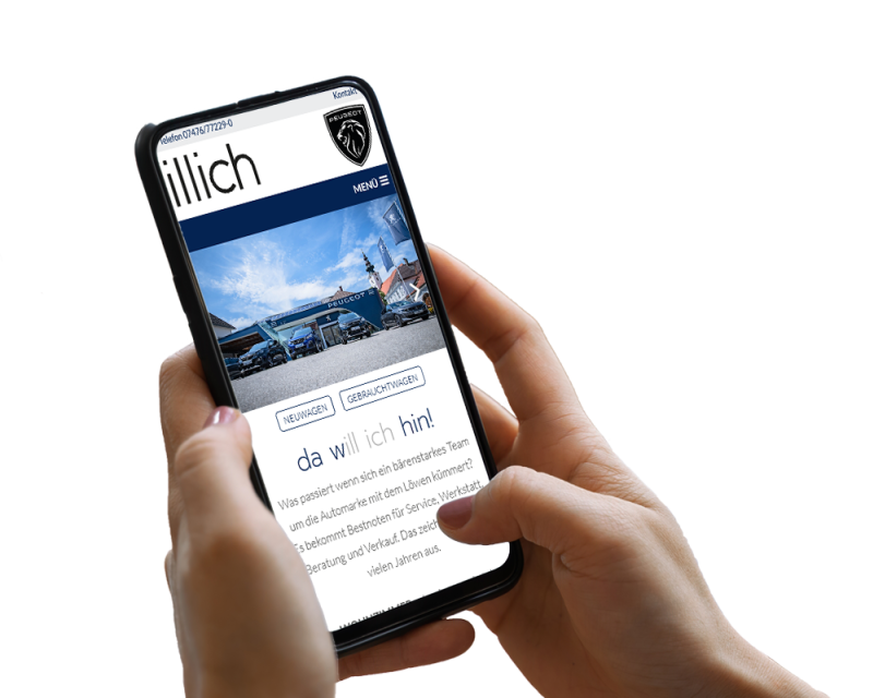 Hand h&auml;lt Smartphone, darauf ist ein Screenshot der Website zu sehen