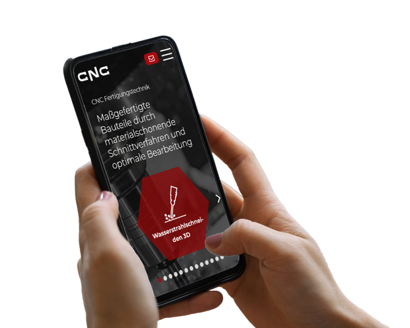 Hand h&auml;lt Smartphone, darauf ist ein Screenshot der Website zu sehen