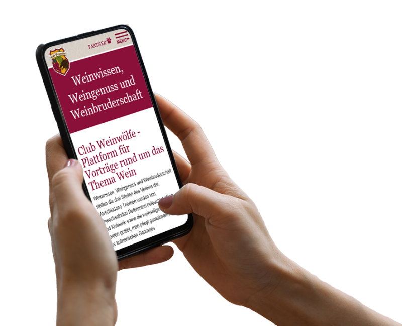 Hand h&auml;lt Smartphone, darauf ist die Startseite der Weinw&ouml;lfe zu sehen.