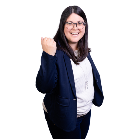 Porträt: Theresa Memelauer mit in Hüften gestützten Händen