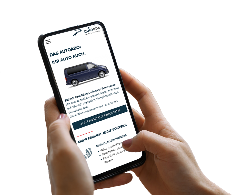 Hand hält Smartphone, darauf ist ein Screenshot der Website zu sehen